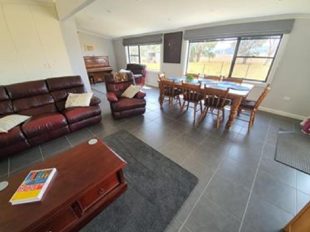 Pleasant Hill Bnb เมาท์แกมเบีย ภายนอก รูปภาพ